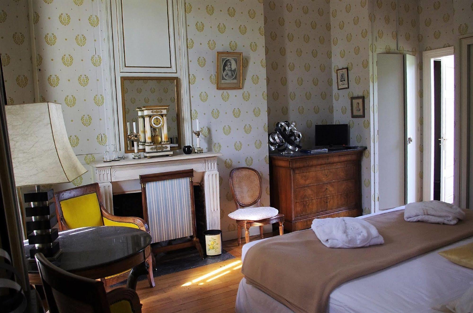 Château de la Giraudière Villeny Eksteriør billede