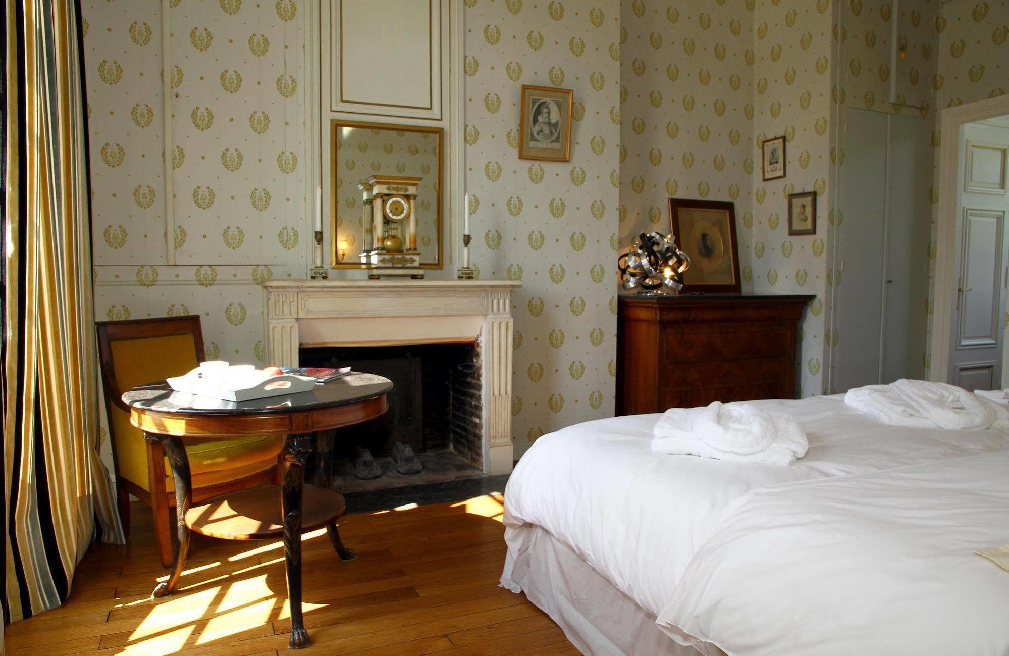 Château de la Giraudière Villeny Eksteriør billede